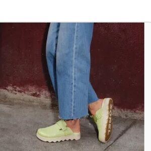 Sorel Viibe Lime Green White Croc Embossed Clogs Shoes, Size 11, NWOT Display